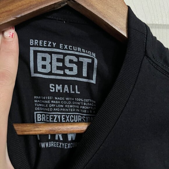 Breezy Excursion Mens NWOT Short Sleeve BEST Velvet Spellout T-Shirt Small - Picture 4 of 7